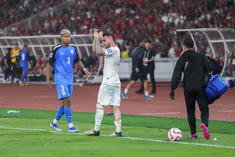 Debut Calvin Verdonk Bawa Timnas Indonesia Bungkam Filipina Berujung Kram - Bagian 6