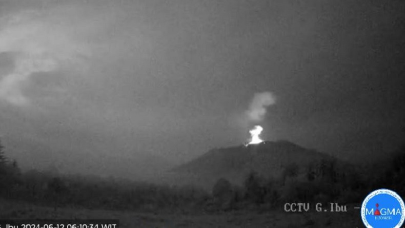 Gunung Ibu 2 Kali Erupsi Pagi Ini, Semburkan Abu Vulkanis Setinggi 1 Km
