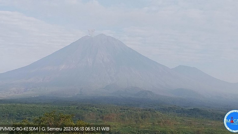 Gunung Semeru Erupsi 4 Kali Beruntun Pagi Ini, Status Level III Siaga