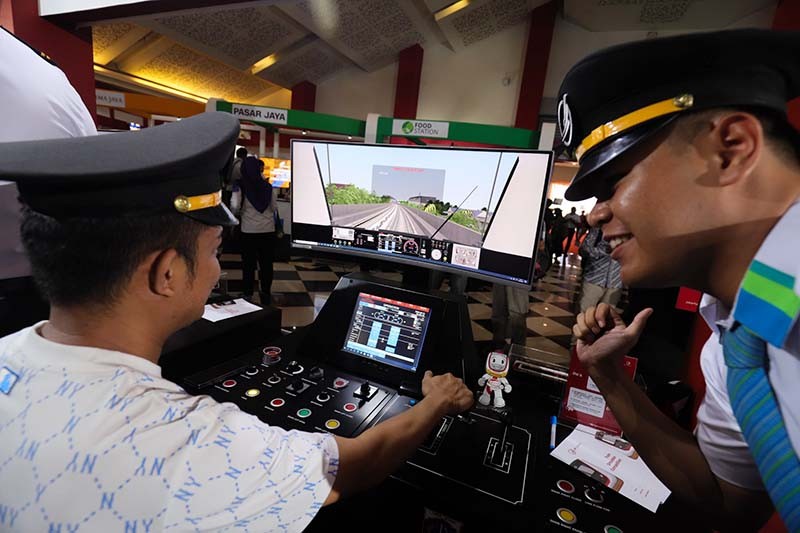 Belajar Jadi Masinis LRT dengan Simulator di Jakarta Fair 2024 - Bagian 1