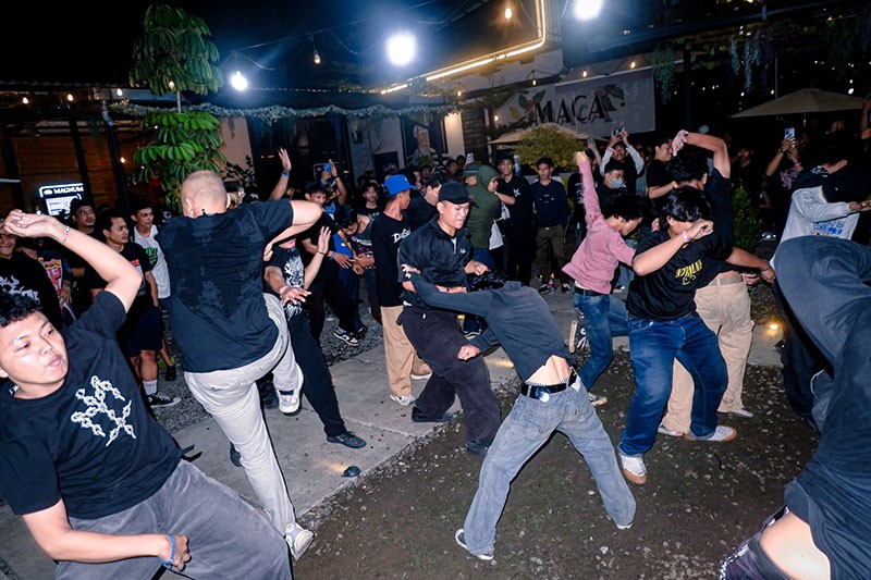 Begini Cara Anak Muda Bekasi Menikmati Musik - Bagian 2