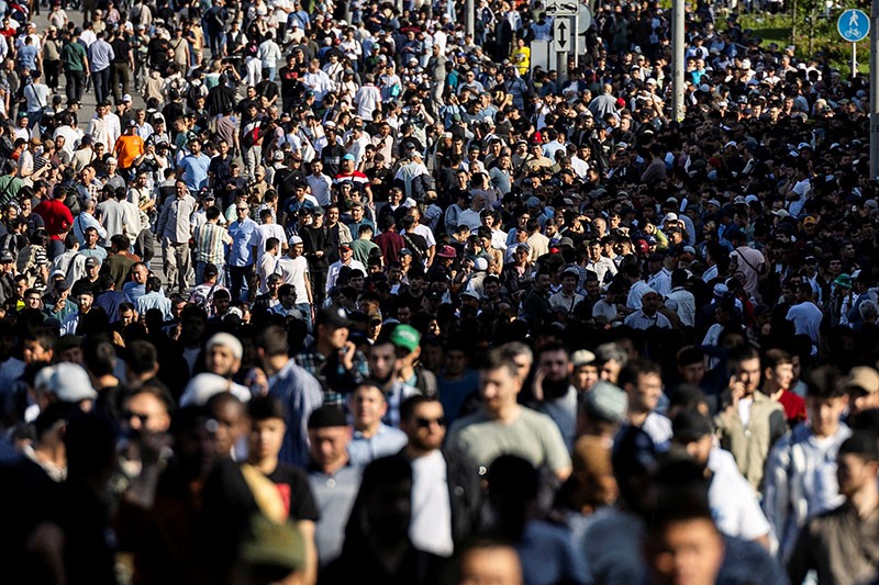 Ribuan Rakyat Rusia Berbondong-bondong ke Masjid Katedral Moskow Salat Idul Adha - Bagian 4