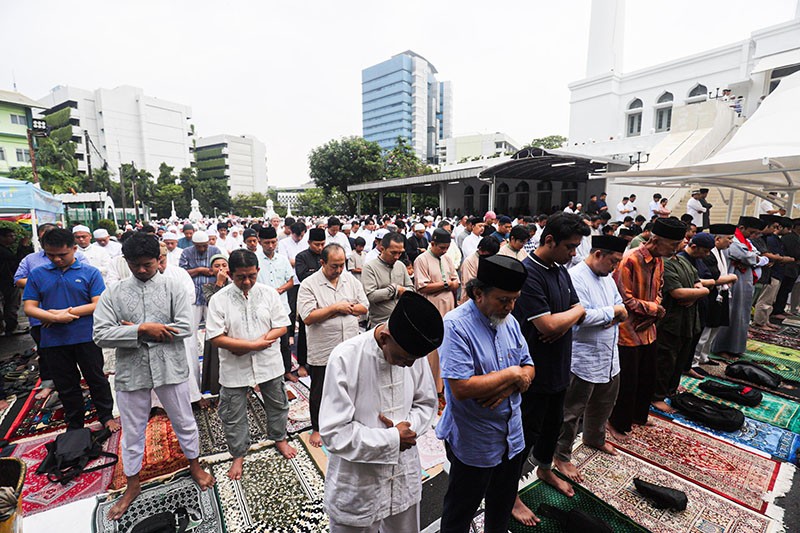 Suasana Salat Idul Adha 1445 H Di Masjid Al-Azhar Jakarta