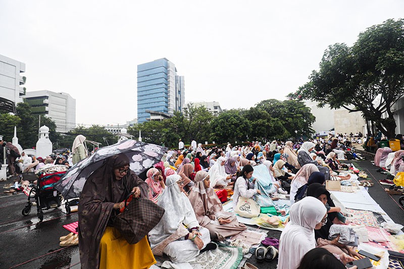 Suasana Salat Idul Adha 1445 H di Masjid Al-Azhar Jakarta - Bagian 5