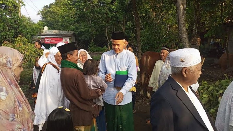 Ganjar Salat Id Bareng Keluarga di Kampung Wedomartani Sleman: Suasananya Menyenangkan