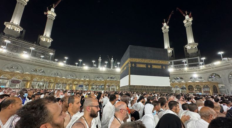 Doa dan Dzikir di Depan Ka'bah yang Mustajab, Lengkap Arab, Latin dan Artinya