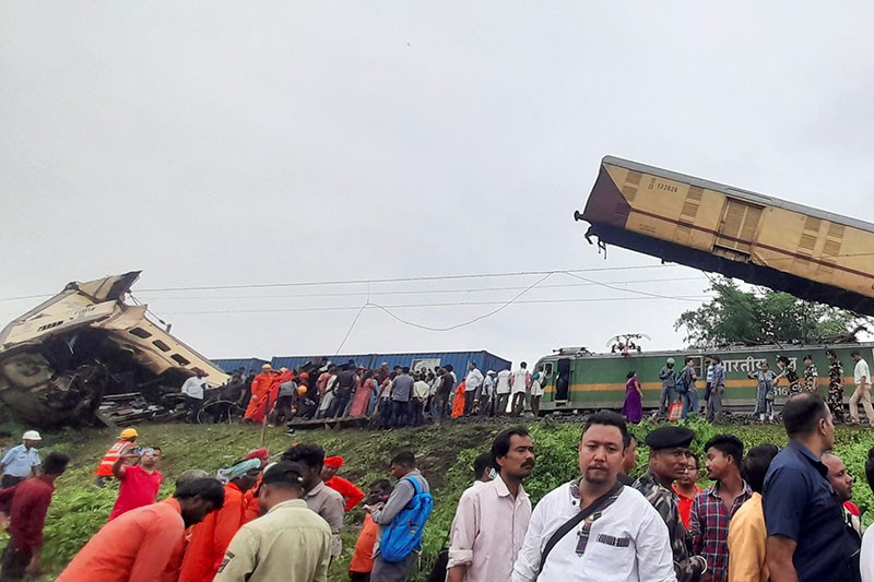 Masinis Abaikan Sinyal, Kereta Barang Tabrak Kereta Penumpang hingga 15 Orang Tewas di India - Bagian 2
