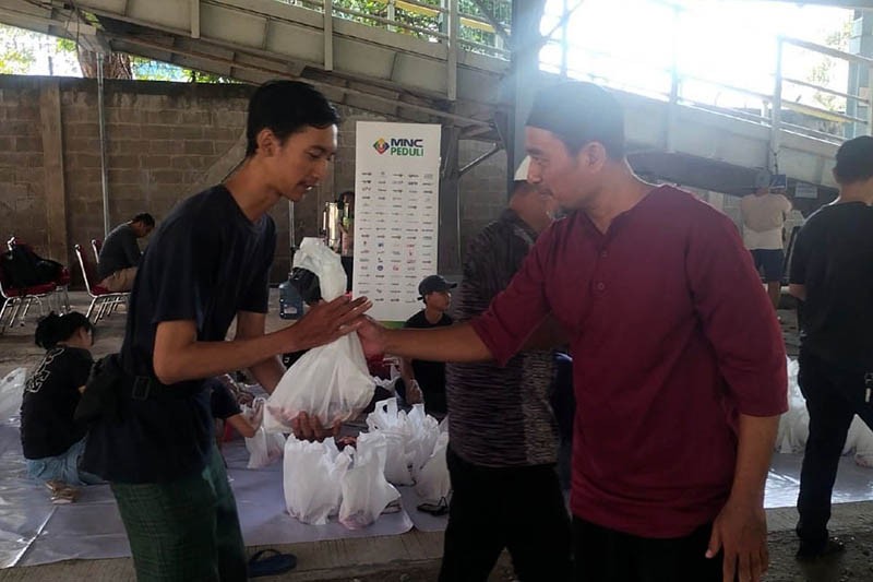 MNC Peduli dan Masjid Raudhatul Jannah Kebon Jeruk Distribusikan Daging Hewan Kurban - Bagian 3