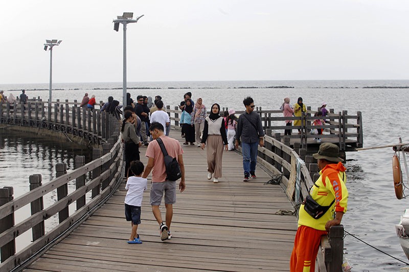 Asyiknya Berlibur di Pantai Ancol - Bagian 3