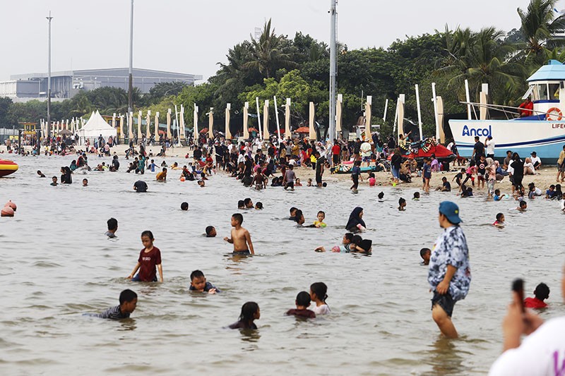 Asyiknya Berlibur di Pantai Ancol - Bagian 2