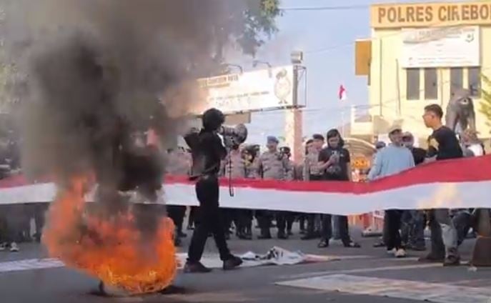 Demo Kasus Vina di Polresta Cirebon Ricuh, Mahasiswa Saling Dorong dengan Petugas