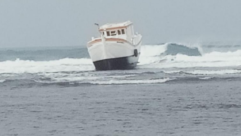 Heboh Kapal Asing Terdampar di Perairan Lebak, Ditemukan Barang-Barang Made in Australia