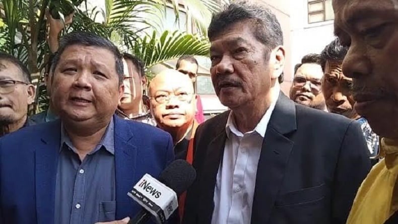 title 4 Keluarga Terpidana Kasus Vina Cirebon Datang ke Polda Jabar, Ada Apa? 4 Keluarga Terpidana Kasus Vina Cirebon Datang ke Polda Jabar, Ada Apa?