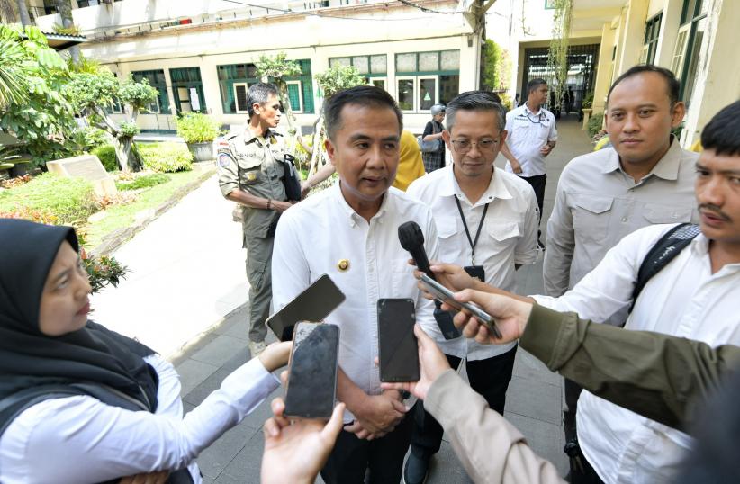 title PPDB Jabar 2024 Tahap I Diumumkan, Pj Gubernur Akui Banyak Intervensi Titip Menitip Siswa PPDB Jabar 2024 Tahap I Diumumkan, Pj Gubernur Akui Banyak Intervensi Titip Menitip Siswa