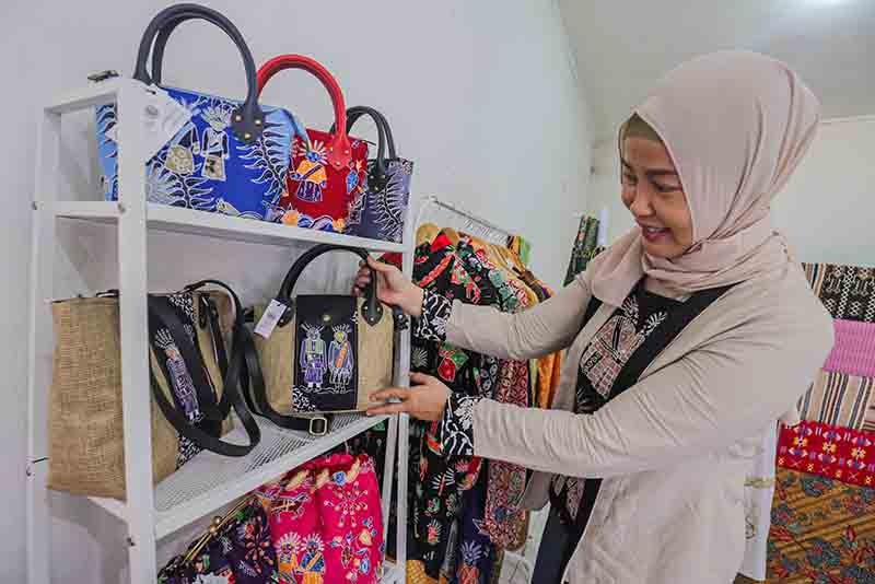 Ragam Kerajinan dari Kain Batik Diekpsor ke Amerika Serikat dan Belanda - Bagian 3