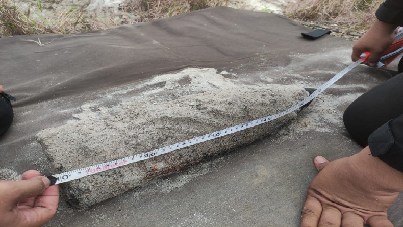 title Geger, Warga Temukan Mortir Kapal Perang di Perairan Teluk Dalam Belitung Geger, Warga Temukan Mortir Kapal Perang di Perairan Teluk Dalam Belitung