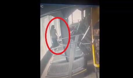 title Viral Video Perempuan Tewas Jatuh saat Treadmill di Pontianak, Ternyata Ada yang Buka Jendela Viral Video Perempuan Tewas Jatuh saat Treadmill di Pontianak, Ternyata Ada yang Buka Jendela