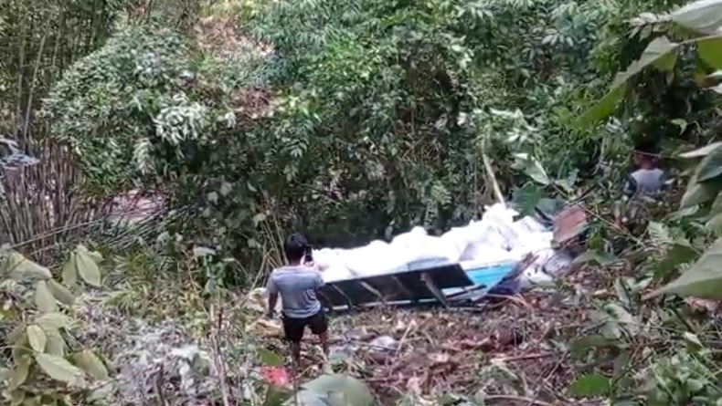 Truk Terjun ke Jurang di Mamuju, Sopir Selamat Setelah Lompat dari Kendaraan 