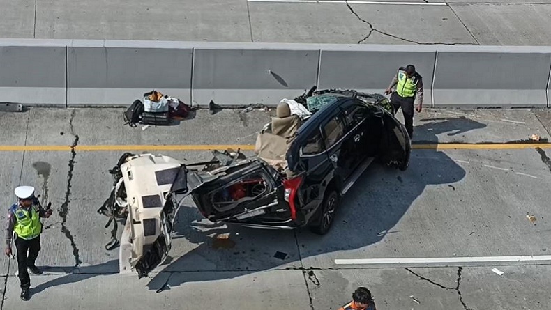 title Kecelakaan Maut 4 Orang Tewas di Tol Semarang-Batang, Mobil Pajero Tabrak Truk Kecelakaan Maut 4 Orang Tewas di Tol Semarang-Batang, Mobil Pajero Tabrak Truk
