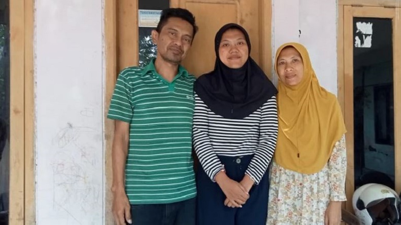 title Kisah Inspiratif Love’s Nurani, Anak Penjual Rempeyek Lolos Tanpa Tes dan Kuliah Gratis di UGM Kisah Inspiratif Love’s Nurani, Anak Penjual Rempeyek Lolos Tanpa Tes dan Kuliah Gratis di UGM