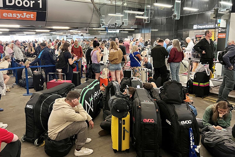 Listrik Bandara Manchester Padam Semalaman, Ribuan Penumpang Terbengkalai - Bagian 4