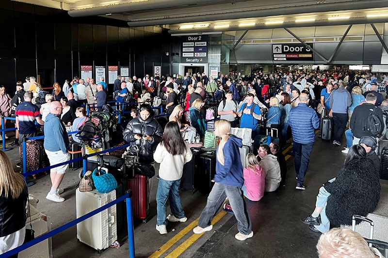 Listrik Bandara Manchester Padam Semalaman, Ribuan Penumpang Terbengkalai - Bagian 3