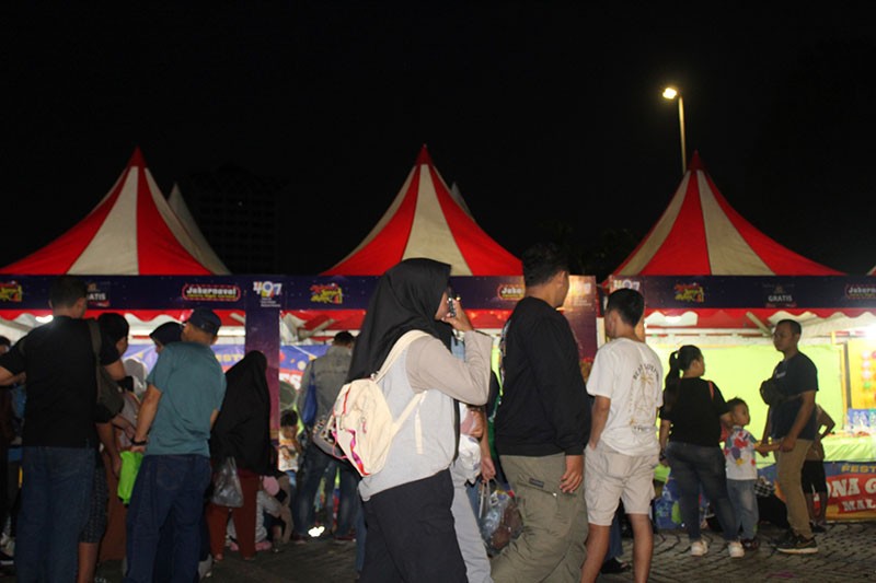 Antusiasme Ribuan Warga Berbondong-bondong Hadiri HUT DKI Jakarta di Monas - Bagian 5