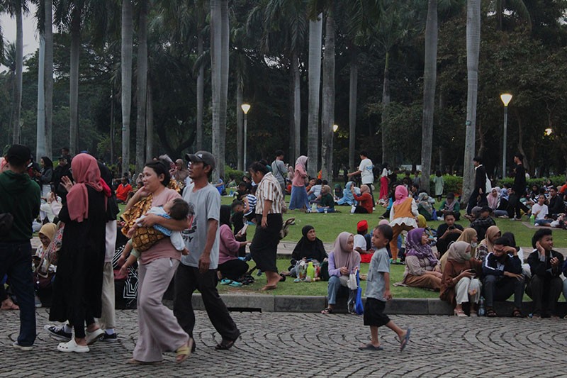 Antusiasme Ribuan Warga Berbondong-bondong Hadiri HUT DKI Jakarta di Monas - Bagian 2