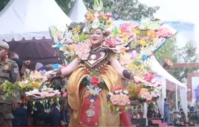 Unik, Menparekraf Sandiaga Uno Dorong Pengembangan Kain Khas Karawo Mendunia