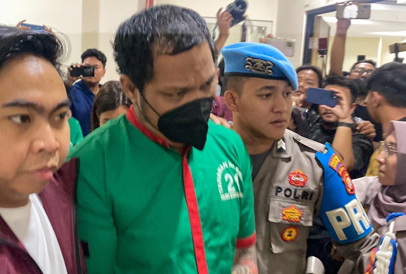 Tampang Virgoun Tertunduk Pakai Baju Tahanan Polres Jakbar - Bagian 2