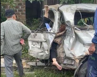 title Kecelakaan Kijang Innova Tertabrak Kereta Api di Lampung Selatan, 1 Tewas 2 Luka Kecelakaan Kijang Innova Tertabrak Kereta Api di Lampung Selatan, 1 Tewas 2 Luka