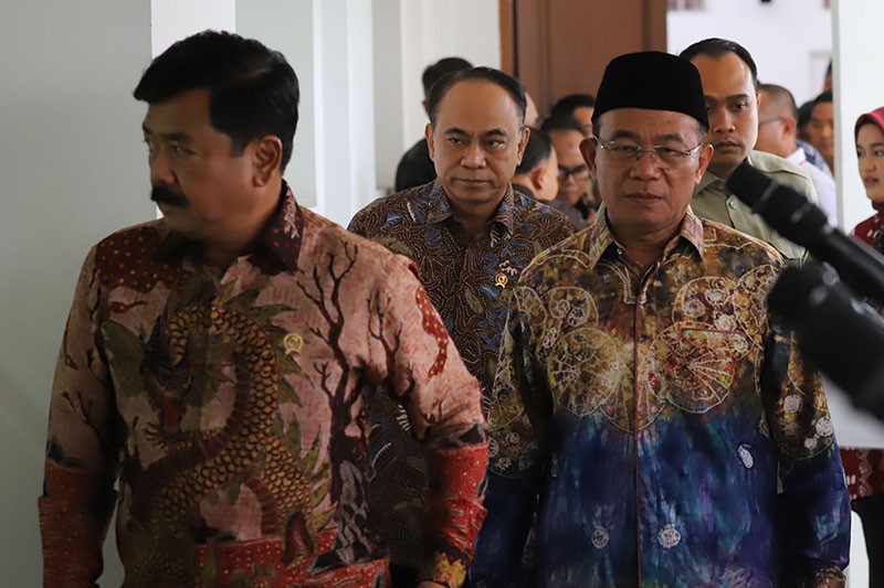 Satgas Pemberantasan Judi Online Rapat Bahas Bansos - Bagian 2