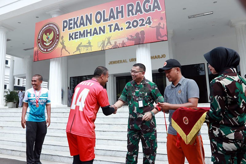 Juara I Olah Raga Voli dalam Ajang POR Kemhan 2024 - Bagian 1