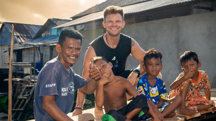 title Viral Youtuber Denmark Bangun Jembatan Rusak di Wakatobi, Begini Reaksi Kades Viral Youtuber Denmark Bangun Jembatan Rusak di Wakatobi, Begini Reaksi Kades