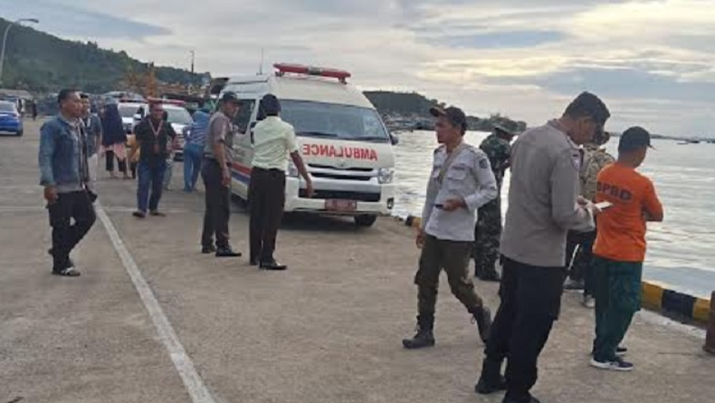 title 3 Ambulans Disiagakan untuk Evakuasi Korban Speedboat Terbalik di Tapanuli Tengah 3 Ambulans Disiagakan untuk Evakuasi Korban Speedboat Terbalik di Tapanuli Tengah