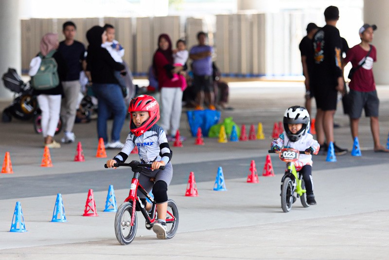 Bikin Gemas, Anak-anak Adu Kecepatan saat Latihan Balap Sepeda Push Bike - Bagian 4