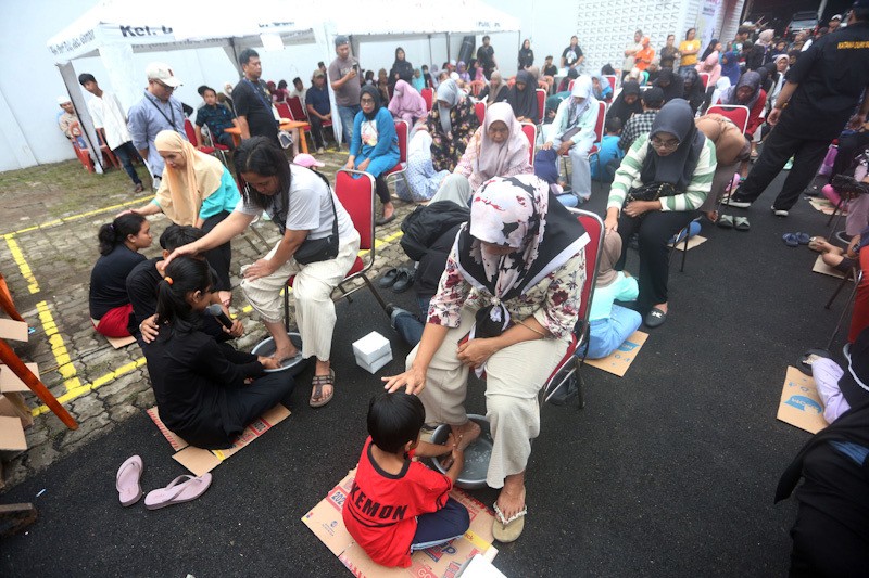 Momen Haru Anak-Anak Mencuci Kaki Ibunya - Bagian 3