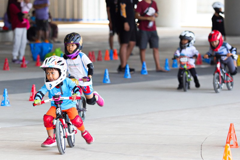Bikin Gemas, Anak-anak Adu Kecepatan saat Latihan Balap Sepeda Push Bike - Bagian 3