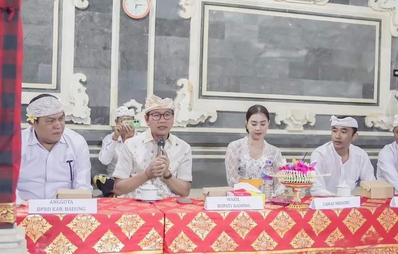 Hadiri Karya Melaspas Alit, Wakil Bupati Badung Serahkan Bantuan Rp1,7 M