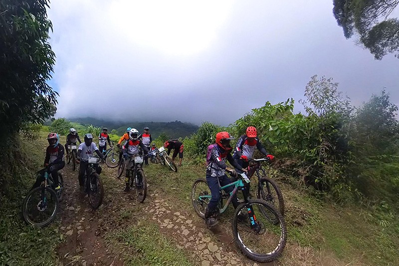 Gowes Menyusuri Perkebunan Teh Ciwidey Lewat Kampung Tertinggi di Jawa Barat - Bagian 4