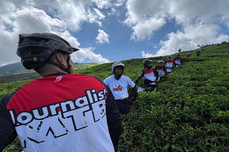 Gowes Menyusuri Perkebunan Teh Ciwidey Lewat Kampung Tertinggi di Jawa Barat - Bagian 2