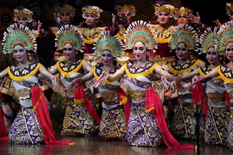 title Angkat Kisah Kepahlawanan, Janger Sabha Yowana Giri Usadi Memukau Penonton PKB ke-46 Angkat Kisah Kepahlawanan, Janger Sabha Yowana Giri Usadi Memukau Penonton PKB ke-46