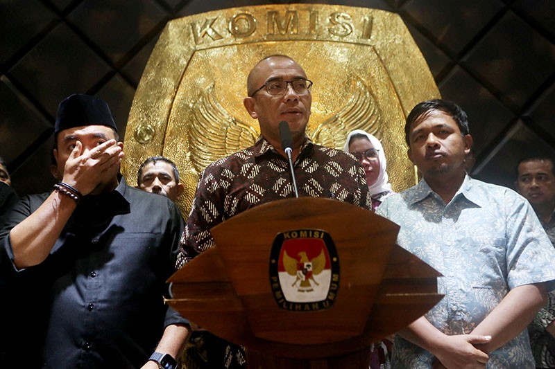 Hasyim Asy'ari Dipecat sebagai Ketua, Begini Ekspresi Komisioner KPU - Bagian 2