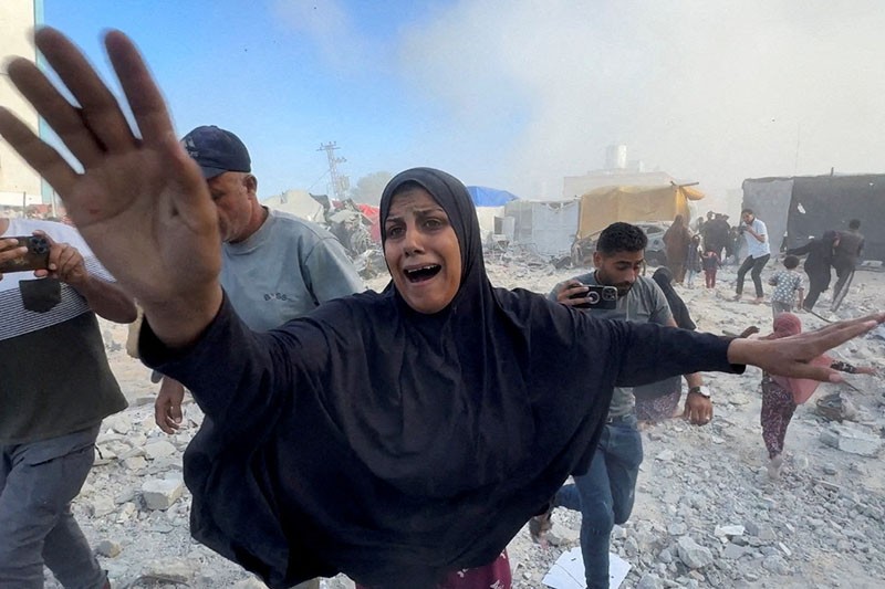 Kejam! Israel Bombardir Penampungan Pengungsi Palestina Berisi Anak-anak dan Lansia - Bagian 3