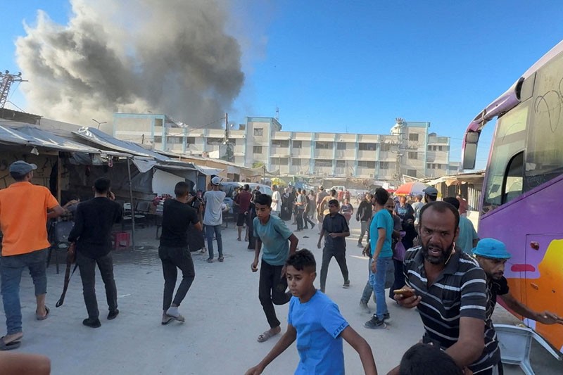 Kejam! Israel Bombardir Penampungan Pengungsi Palestina Berisi Anak-anak dan Lansia - Bagian 4