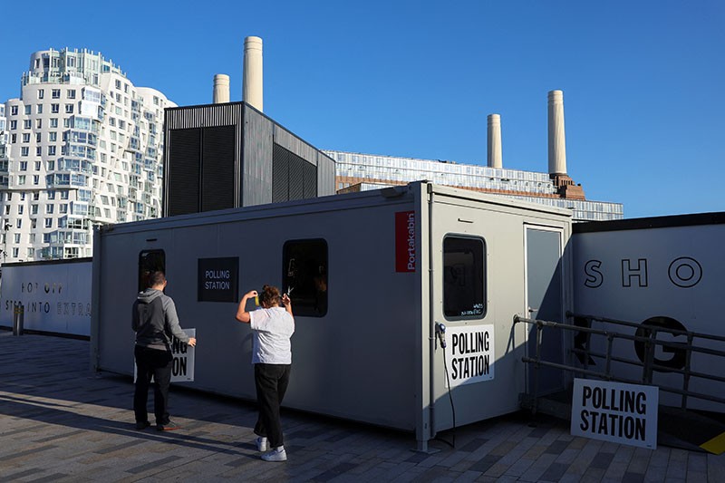 Pemilu Inggris Digelar Sederhana, Tidak Ada Spanduk Besar dan Tenda Mewah - Bagian 4