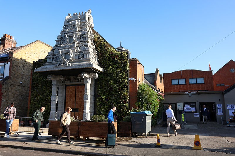 Pemilu Inggris Digelar Sederhana, Tidak Ada Spanduk Besar dan Tenda Mewah - Bagian 5