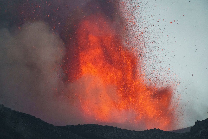 Gunung Etna Italia Meletus Keluarkan Lava Pijar - Bagian 2