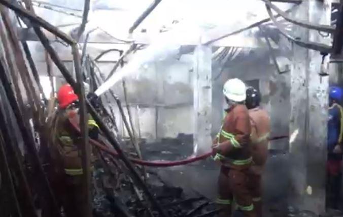 Kebakaran Hebat Rumah Produksi Batik di Pekalongan, 3 Damkar Dikerahkan