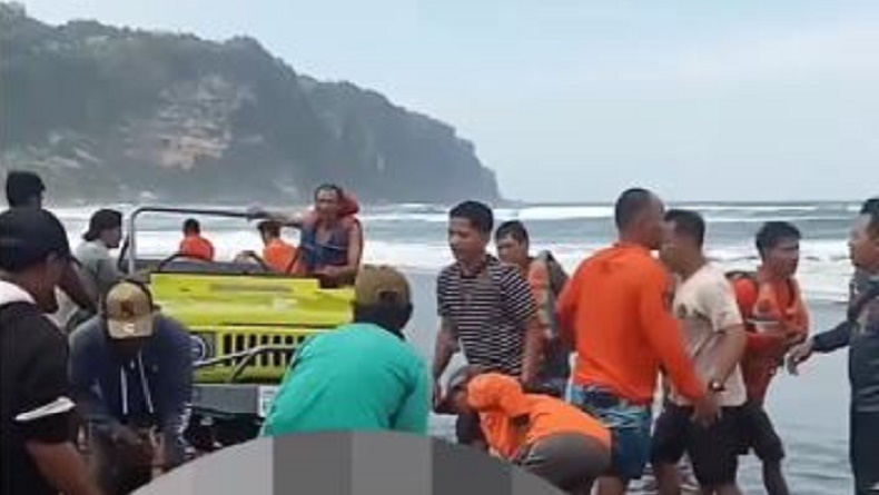 Heboh 5 Wisatawan Terseret Ombak Pantai Parangtritis di Bantul, 2 Orang Tewas